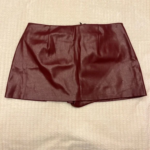 SOLD✨ Bershka Faux leather mini skirt/skort - Picture 6 of 8